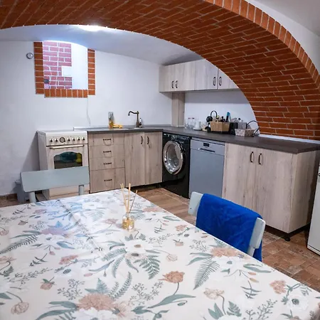 Barrique 31 - Breakfast At Restaurant & Minibar - Old Town * בראשוב