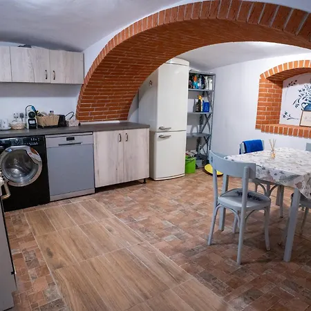 Barrique 31 - Breakfast At Restaurant & Minibar - Old Town * בראשוב